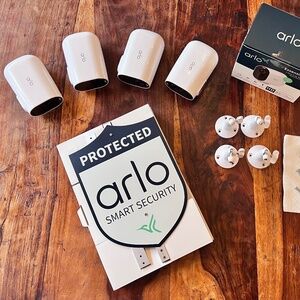 Lot of 4 arlo VMC2030-Essential